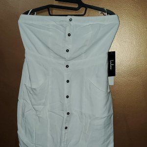 Lulu's white strapless top